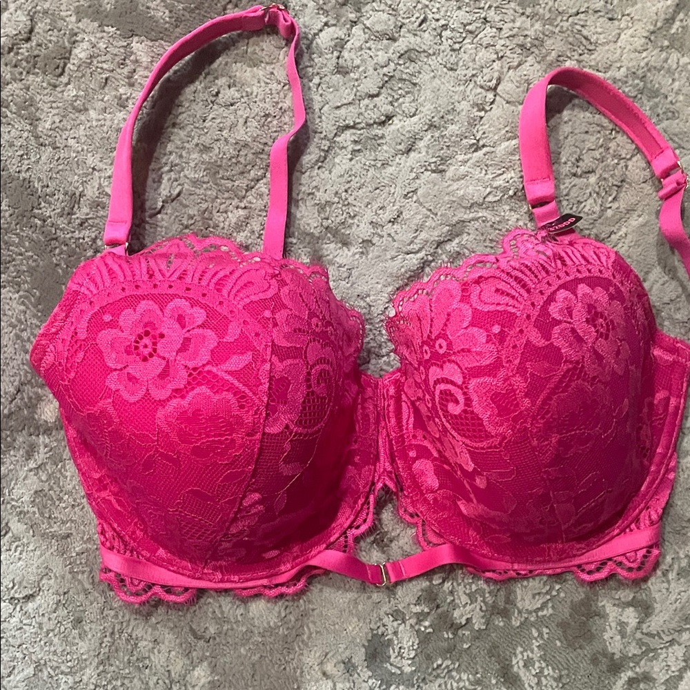 La Senza Pink Lace Underwire Bra. 
Size 32DDD. NWOT.